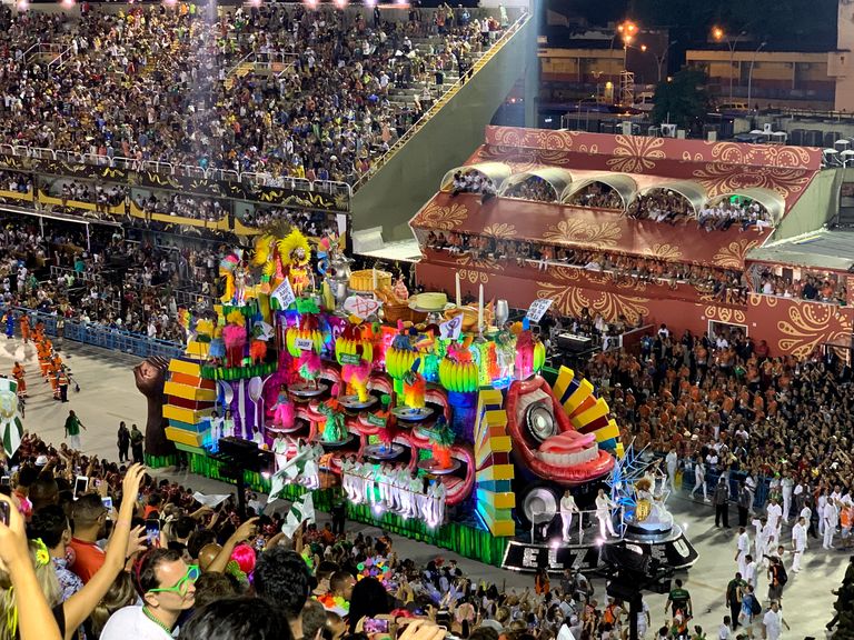 Paradă curcubeu Carnavalul Rio 2020