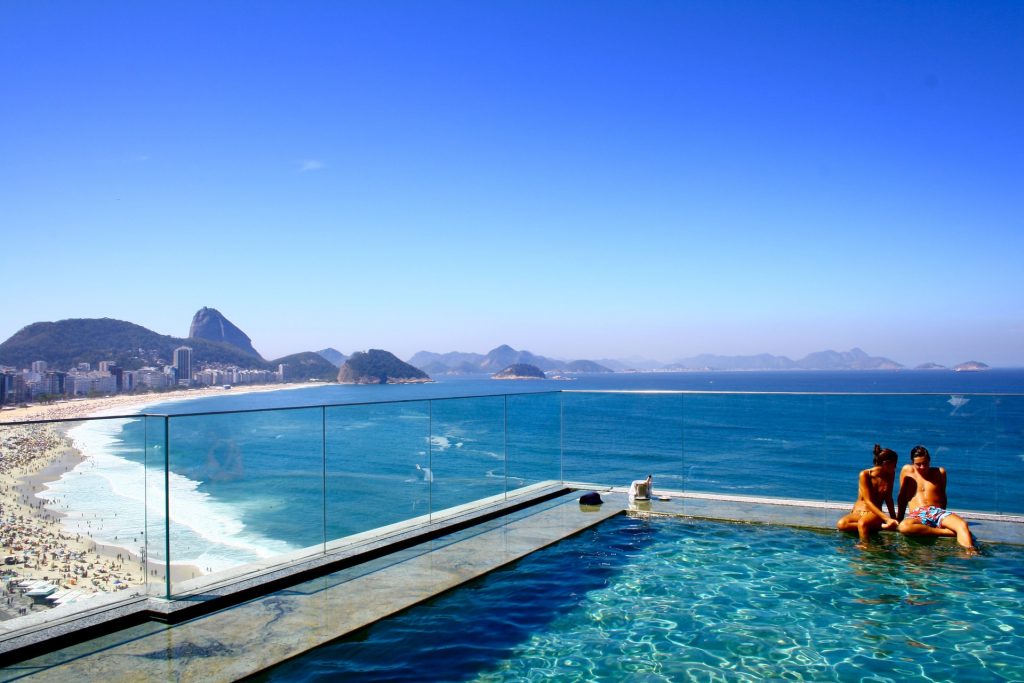 Find out which are the best areas and accommodations in Rio de Janeiro. Check out places for every traveler preference, from budget to high-end.